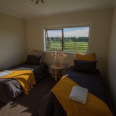 Wills On The Water Beachfront Apartment Bell Block 외부 사진